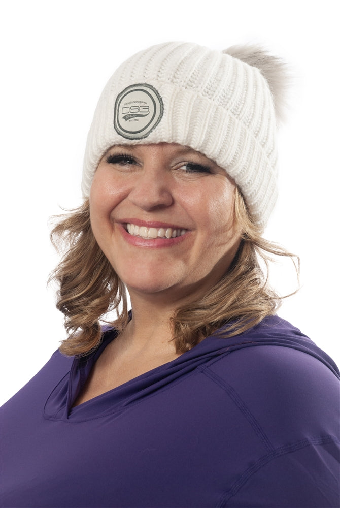 Plus size woman wearing white beaning and the Mountain Hardwear Crater Lake Plus Size Hoodie in Zodiac