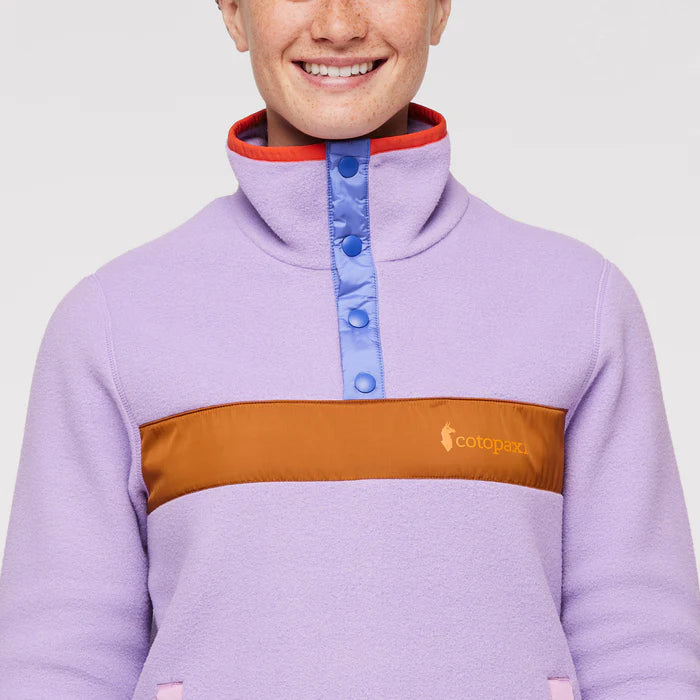 Close up view of woman front view of Woman wearing Cotopaxi Teca Fleece Plus Size Pullover in Pine Tree