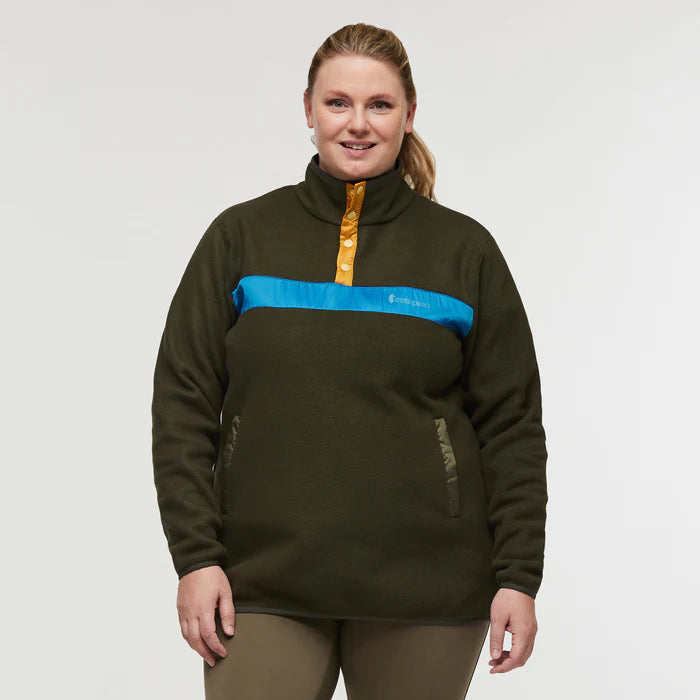 Plus size woman front view of Woman wearing Cotopaxi Teca Fleece Plus Size Pullover in Pine Tree