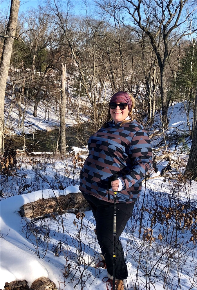 Kindra outdoors wearing the Mountain Hardwear Crater Lake Plus Size LS Hoody in Blue Quartz